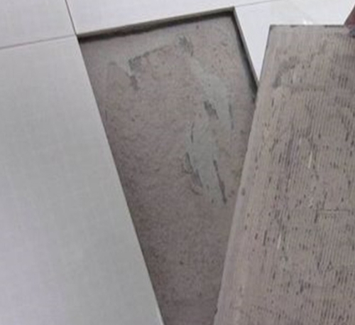 永安瓷砖空鼓维修公司分享瓷砖铺贴时如果打浆（即涂抹在瓷砖背面和基层上的砂浆或瓷砖胶）过少，会带来以下问题